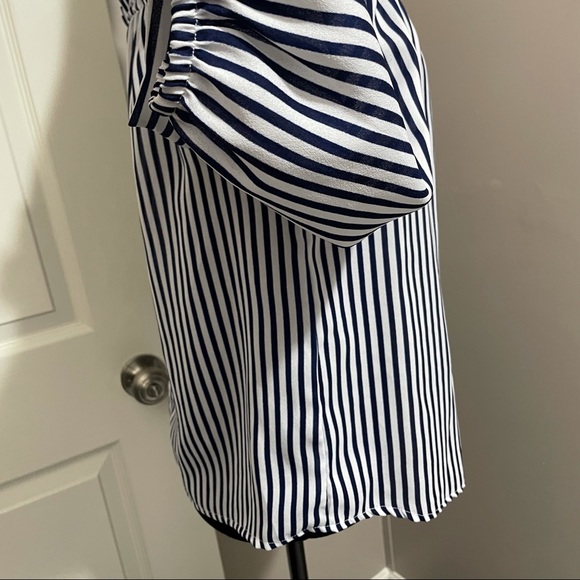 Charlotte Russe women’s striped blouse cold shoulder medium blue/white - Picture 6 of 8